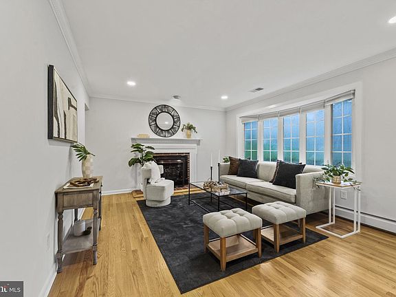 4th image of 2114 Oaklyn Dr