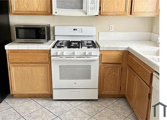 1st image of 3416 W Canoga Pl #3