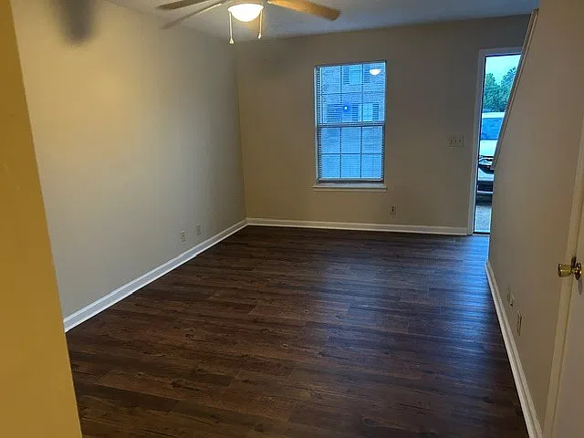 2 bed, 1.5 bath, 1000 sqft, $950 — Photo 2