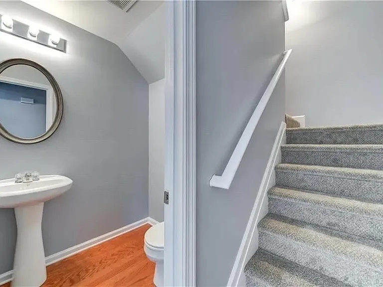 2820 Mayfair Dr — Photo 10