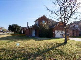 902 Wintergreen Rd, Lancaster, TX 75134