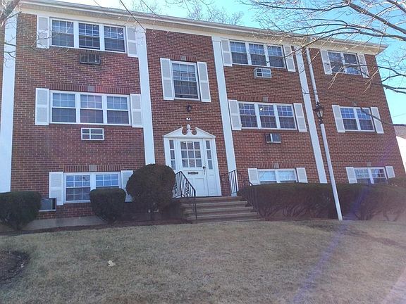 2nd image of 2 Nixon Ln APT 4