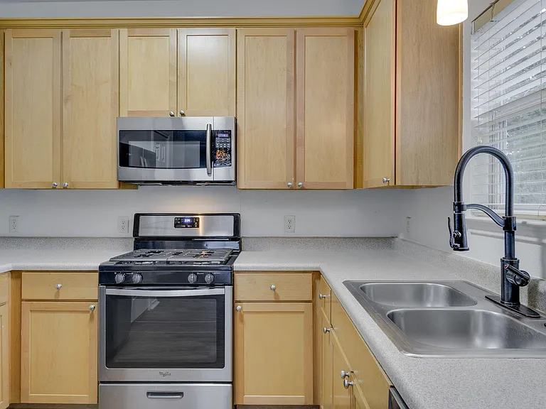 1112 Sundrop Pl — Photo 8