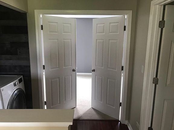 3rd image of 9200 Westinghouse Ct