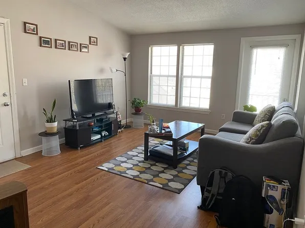 5 Thoreau Ct APT 21, Natick, MA 01760