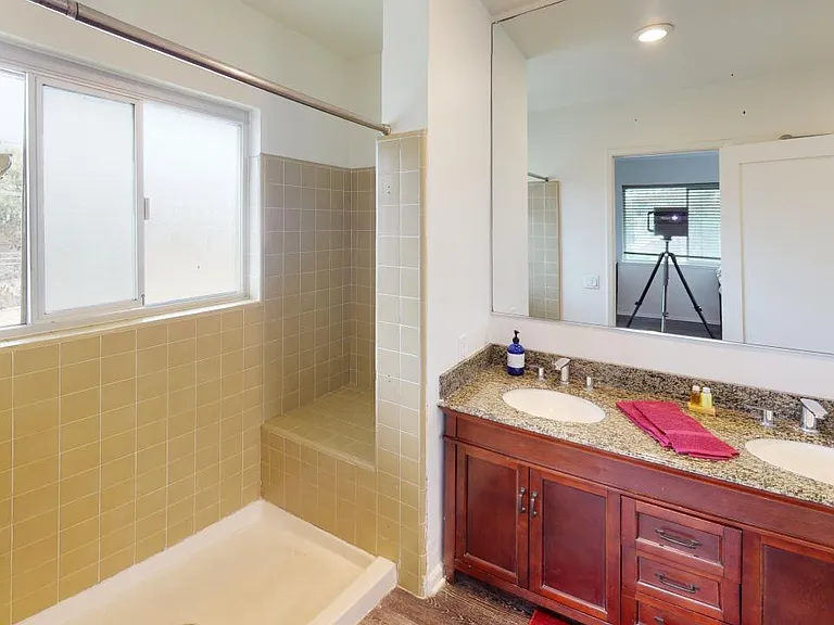 831 Cliff Dr — Photo 45
