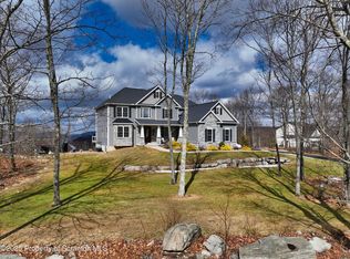 407 Summit Woods Rd #L44, Moscow, PA 18444