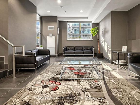 3rd image of 812 Lansdowne Ave #302