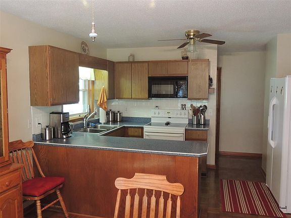 5th image of 279 Ellington St