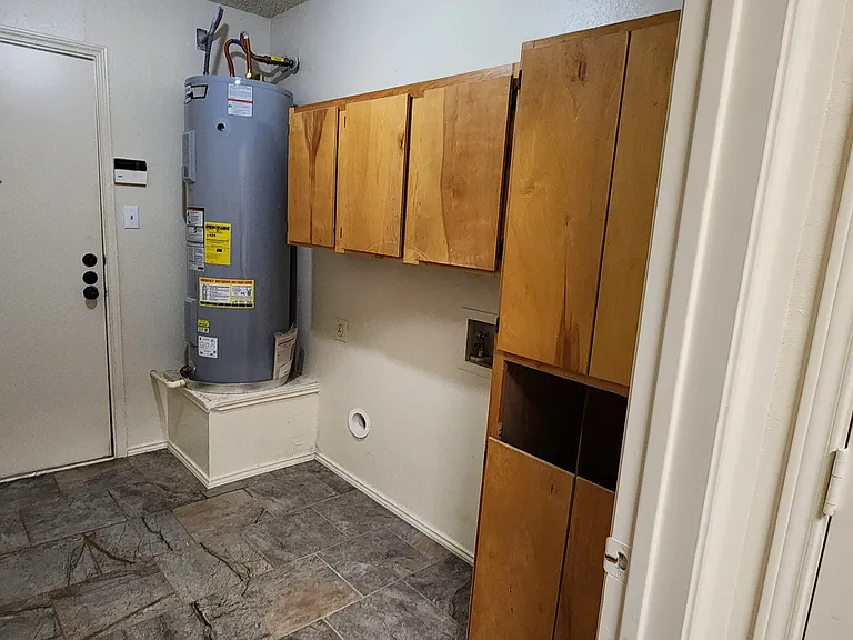 2204 Turf Club Dr — Photo 7