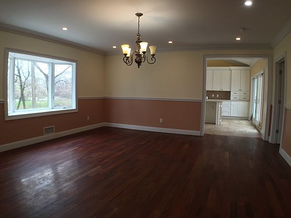 2nd image of 2 Clover Pl