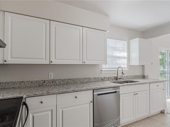 4th image of 901 Treadway Dr
