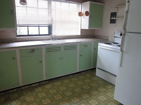 5th image of 42 Johnson Ave W