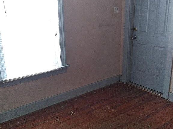 3rd image of 2540 2nd Ave S