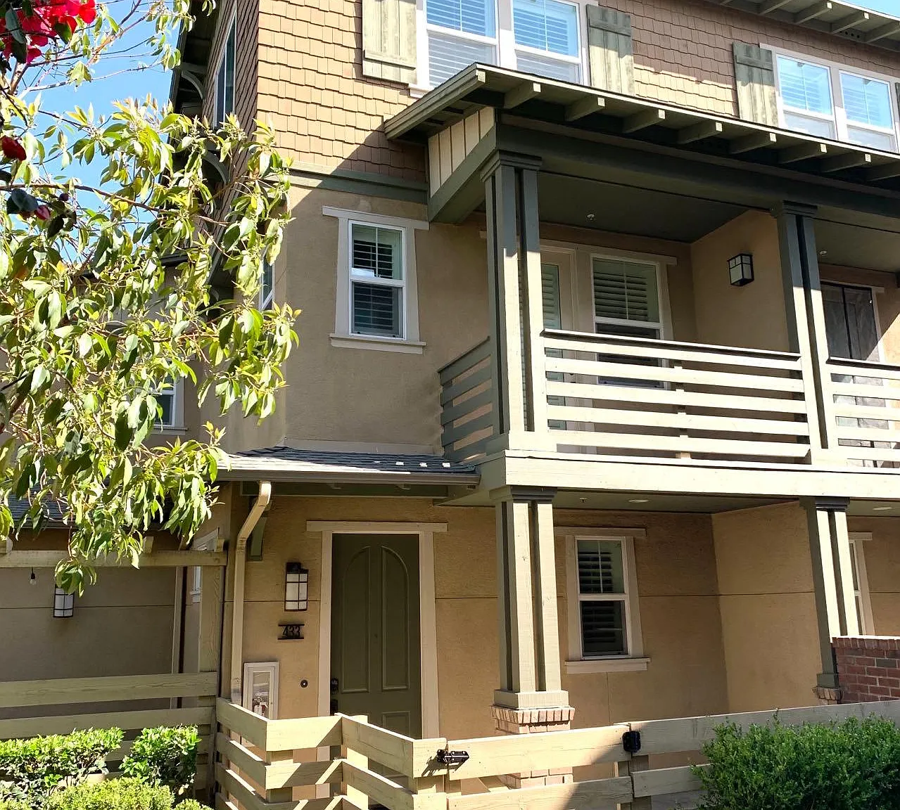 3 bed, 1380 sqft, $3,300 — Photo 1
