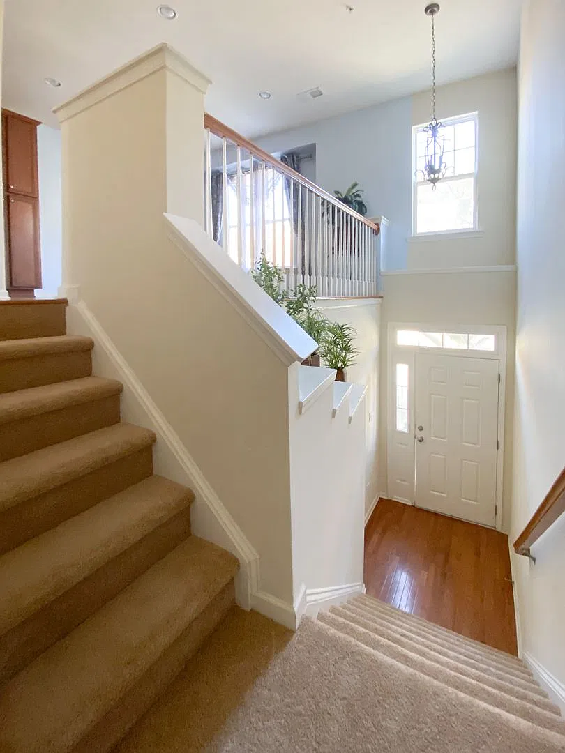 Spacious Townhouse on Vintage Drive — Photo 3