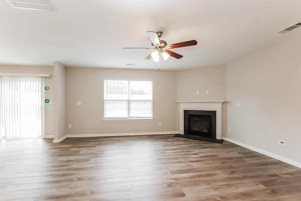 4 bed, 2.5 bath, 2670 sqft, $2,360 — Photo 4