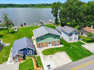 2083 Chapman Lake Dr, Warsaw, IN 46582