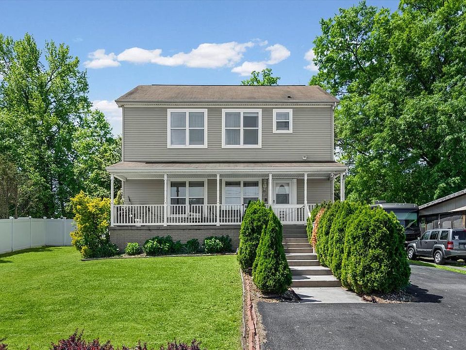1st image of 21 Sidewell Ct
