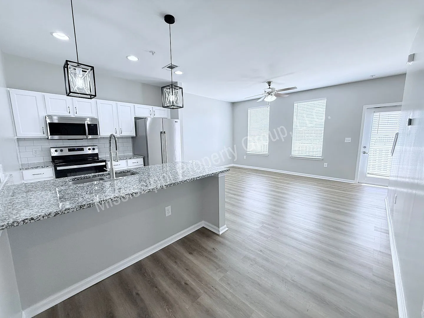 3BD/3BA Available for early August Move In — Photo 3