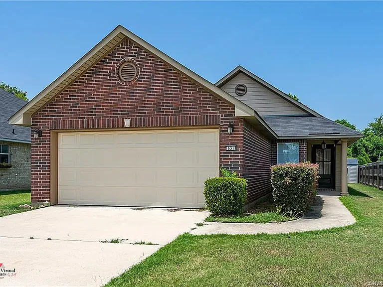 631 Whitefield Ln — Photo 1