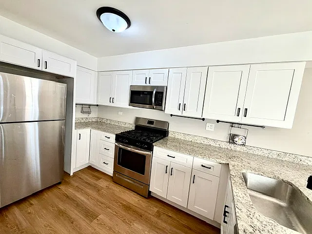 3 bed, 1200 sqft, $2,000 — Photo 2
