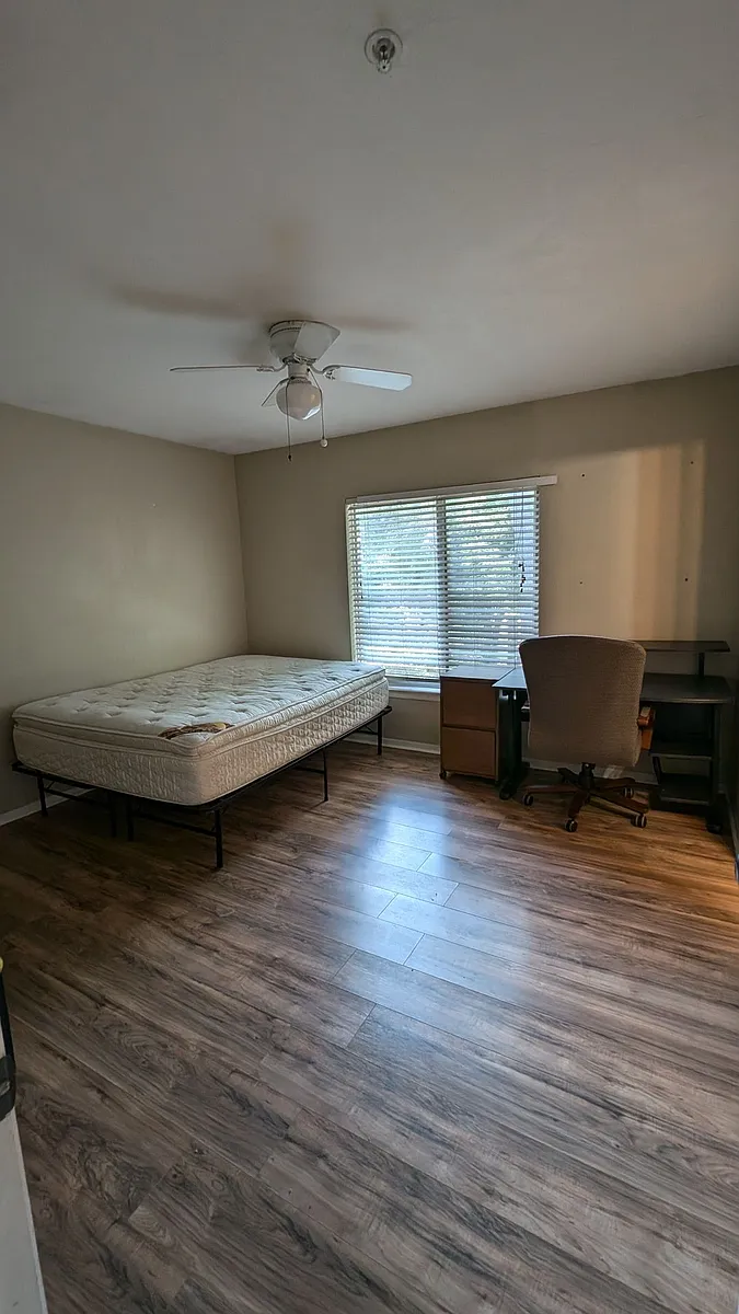 Building Photo - 4000 SW 23rd St #5-205