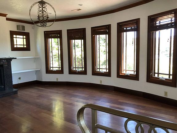 east facing, lots of light