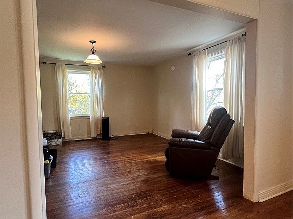 5th image of 605 Clayton Ave