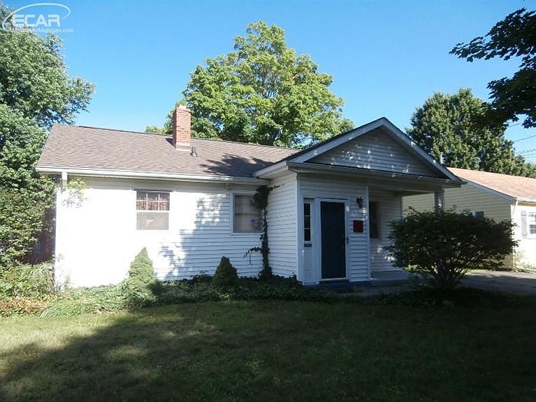 1st image of 914 N Hickory St