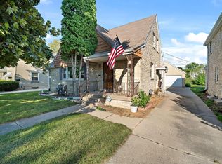 2188 S 81st St, West Allis, WI 53219