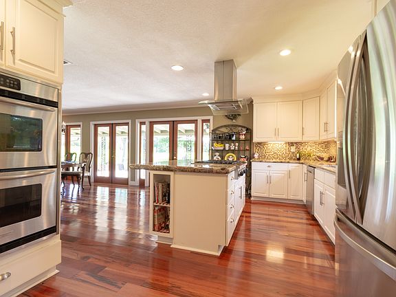5th image of 2601 Oakhurst Dr