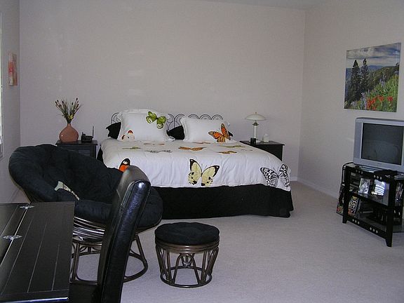 Master BR w/sitting area