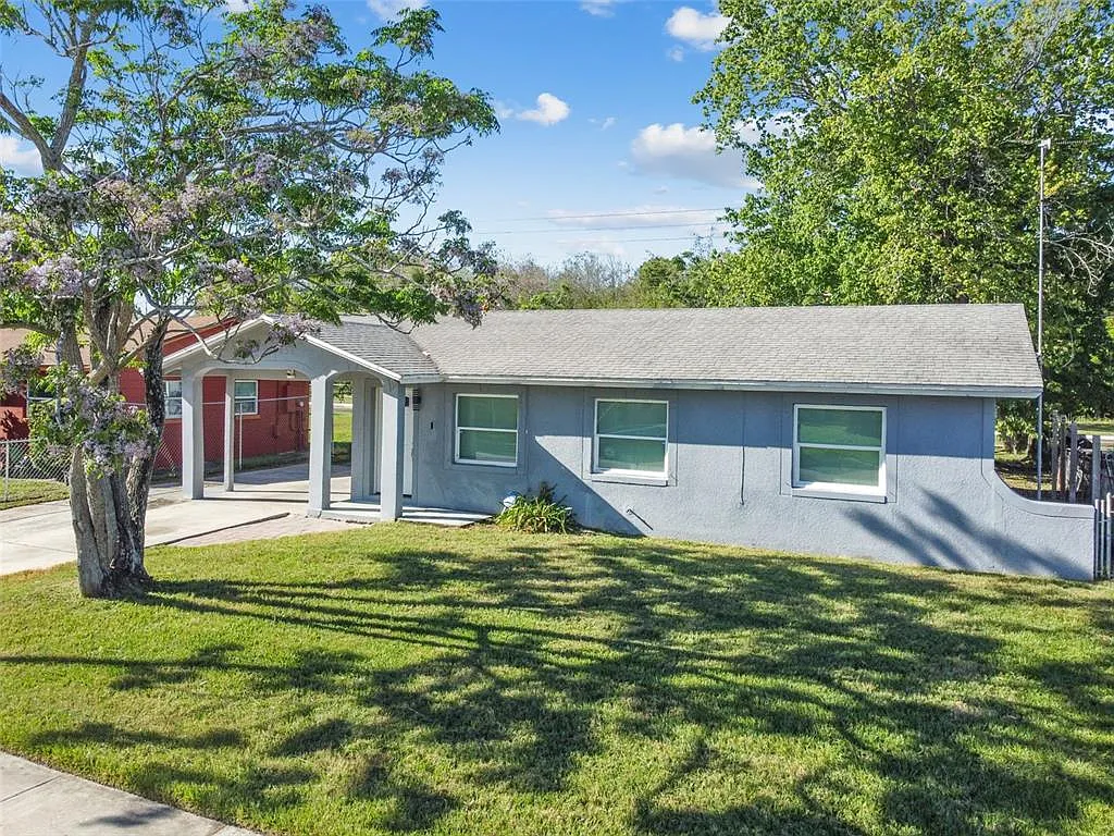3 bed, 1.0 bath, 888 sqft, $2,175 — Photo 2