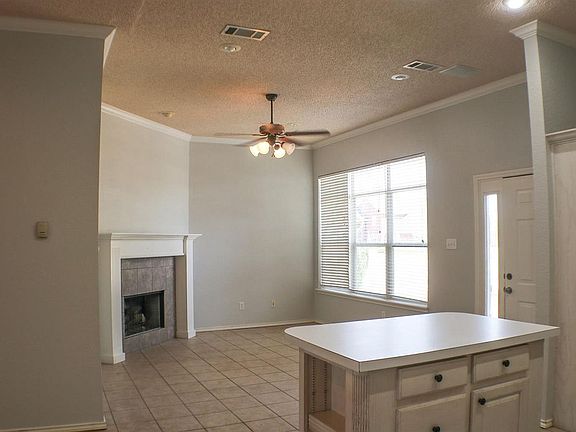 2nd image of 402 Oakridge Ave