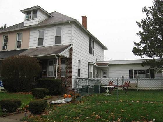 1st image of 417 Buttonwood St