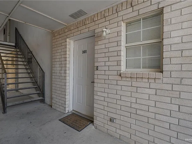 1804 Oasis Ave — Photo 2