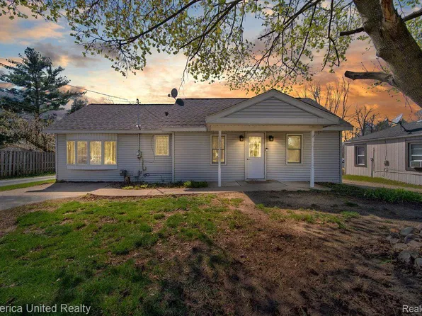 1861 Decker Rd, Walled Lake, MI 48390