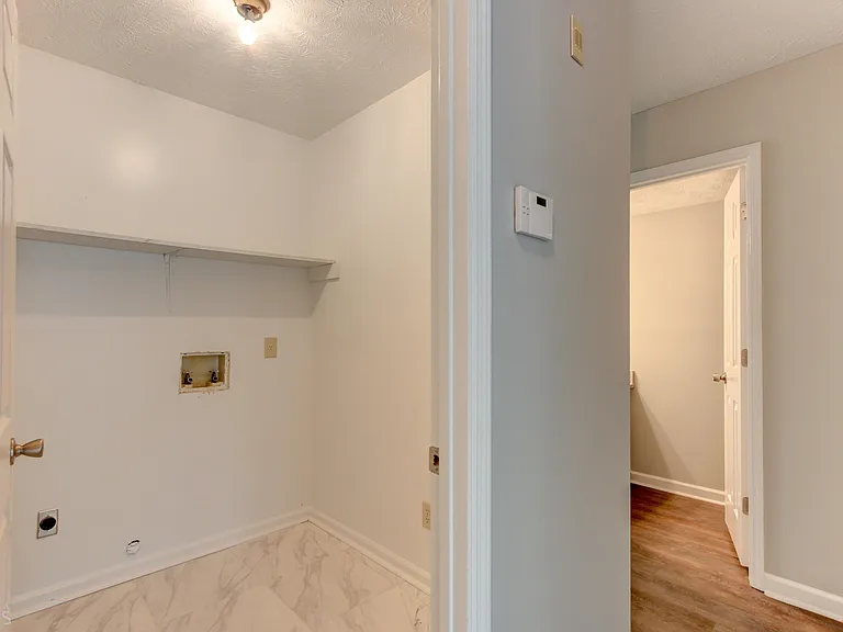 180 Fairfield Cir — Photo 7