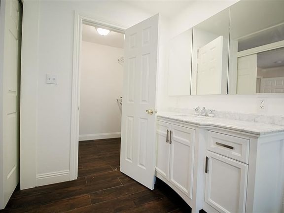3rd image of 1308 Cameo Dr