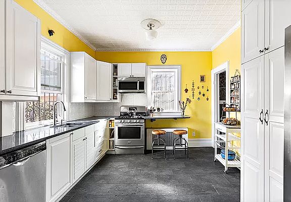 4th image of 465 E 21st St