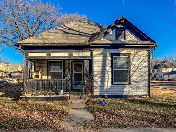120 S 2nd St, Herington, KS 67449