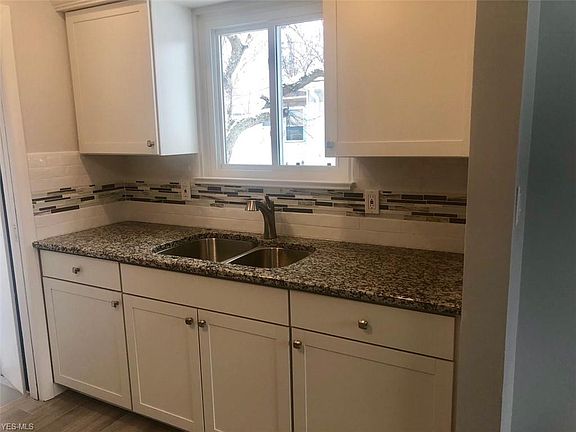 3rd image of 16201 Glenburn Ave