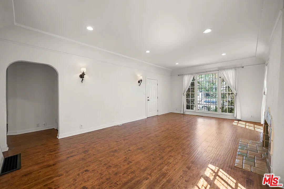 2 bed, 2.0 bath, 1725 sqft, $4,800 — Photo 2