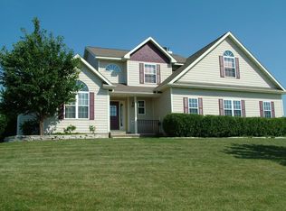 5460 Half Round Rd, Oswego, IL 60543