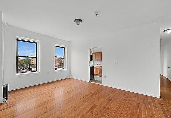 4th image of 620 W 172nd St #51