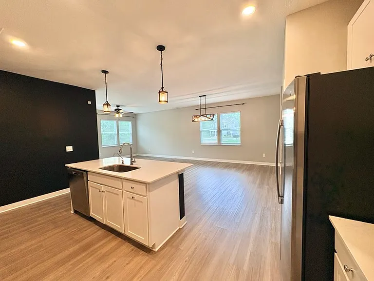 3694 Locust Dr — Photo 9