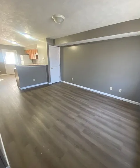401 401/405/409 E Mill St #2 — Photo 5