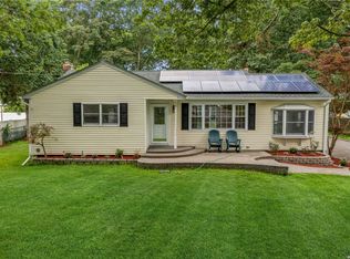 10 W Tamarack St, Islip, NY
