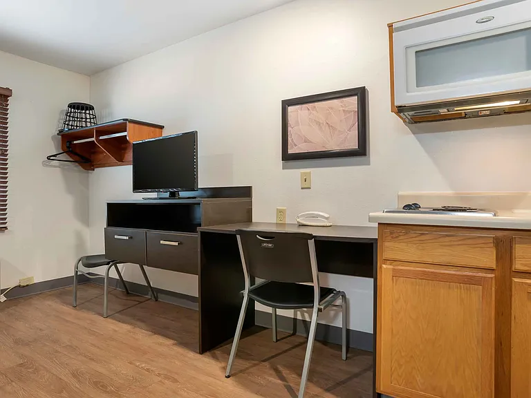 Studio Suite - 1 Queen Bed